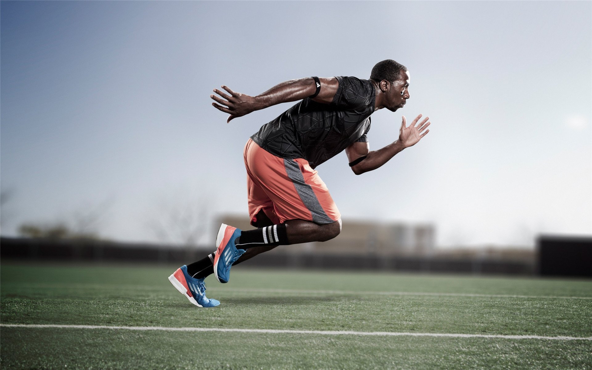 巴黎连续得分压制苏格兰，斯通斯关键回合不手软