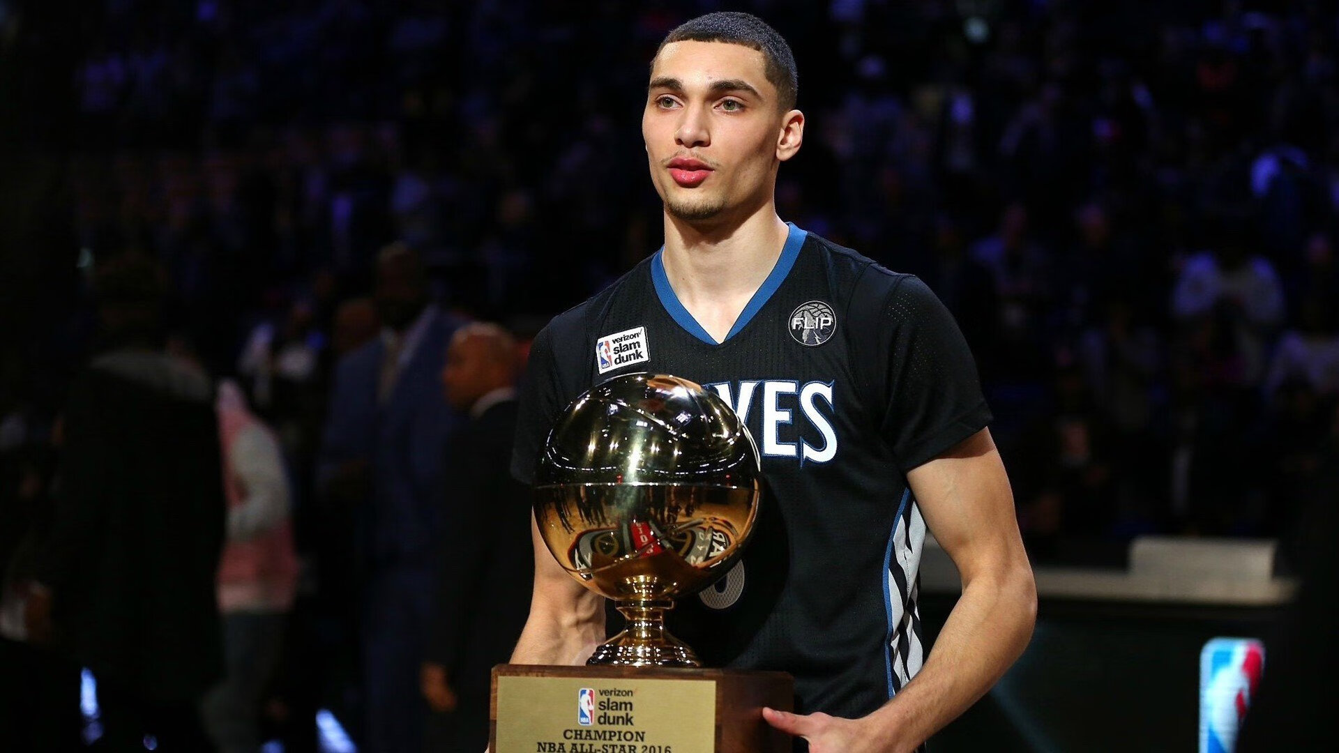 西亚卡姆攻防转换核心，凯尔特人压哨击败深圳队